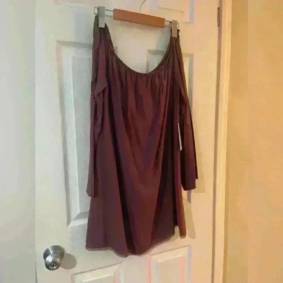 Tobi NWT Cindy off the shoulder bell sleeve shift dress lined size medium - Picture 2 of 9